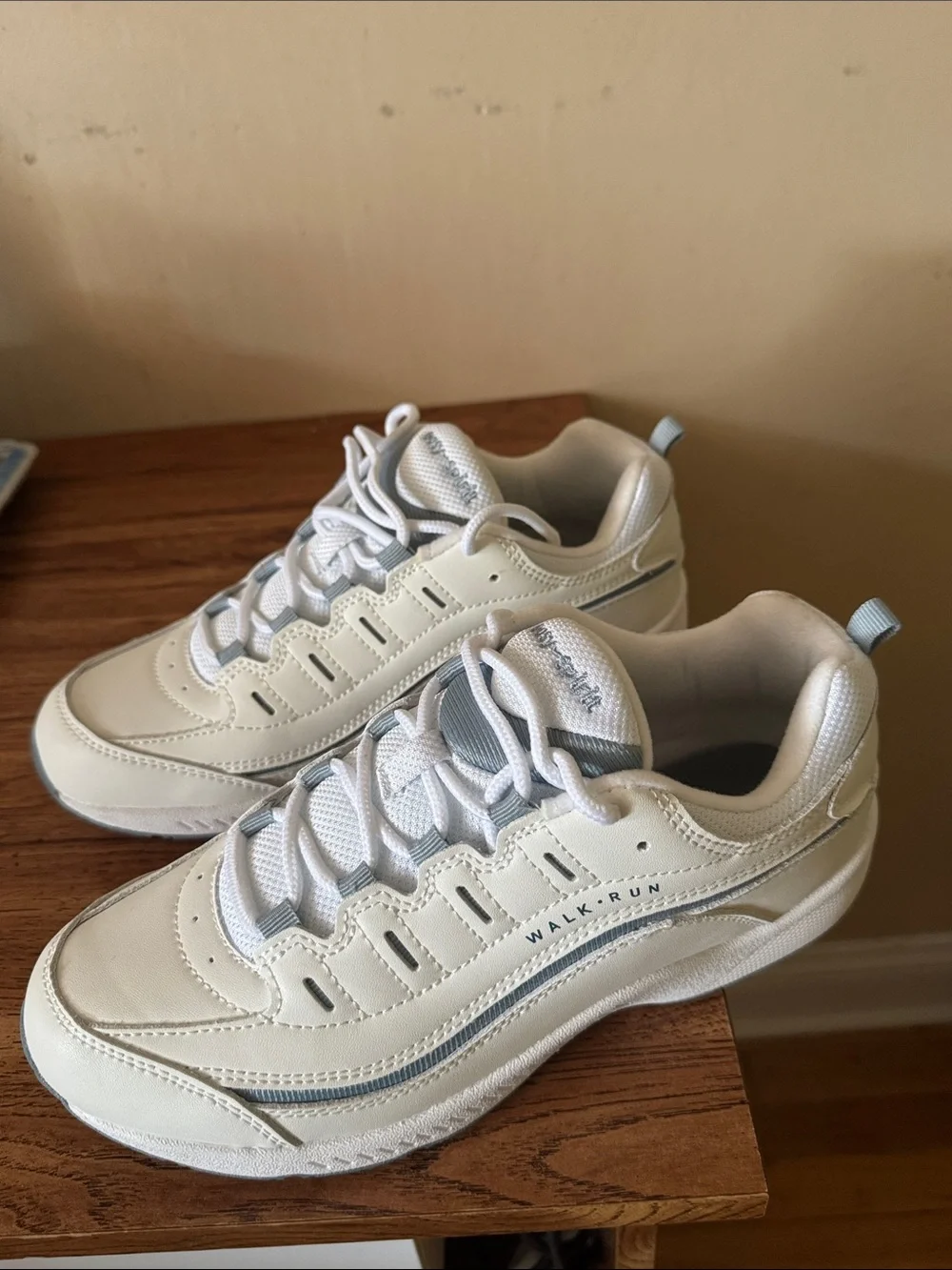 Easy Spirit Walk Run  Women’s White and Light Gray  Sneakers Size 8.5